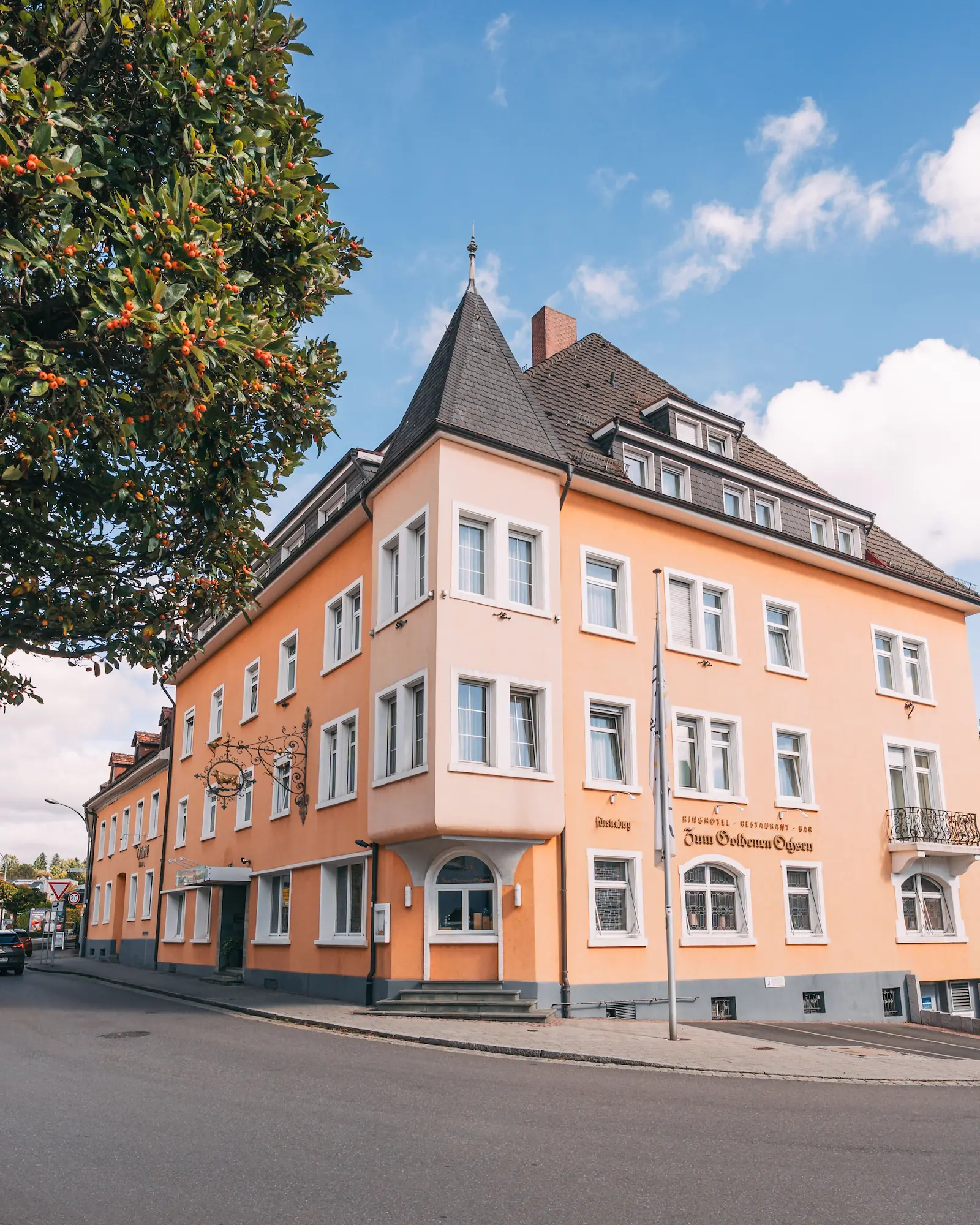 Widok: Hotel w Stockach: Ochsen | Goldener Ochsen od Gut Hügle